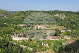 Село Карлуково - забележителности - Пещерен дом