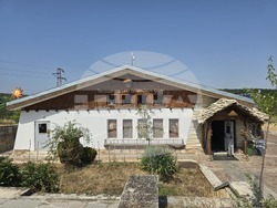 Село Карлуково - забележителности - Пещерен дом