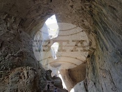 Село Карлуково - забележителности - Пещерен дом