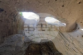 Село Карлуково - забележителности - Пещерен дом