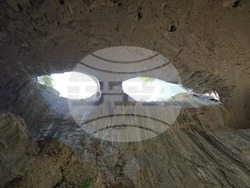 Село Карлуково - забележителности - Пещерен дом