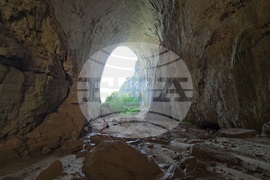 Село Карлуково - забележителности - Пещерен дом