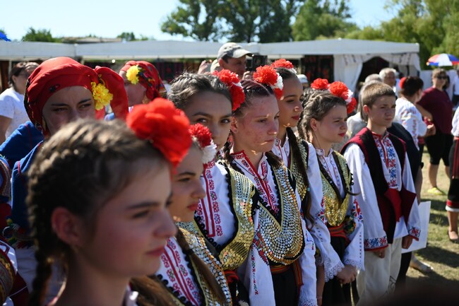 Българския бит и фолклор представиха на фестивал „Корени и клони под върбите“ в Молдова