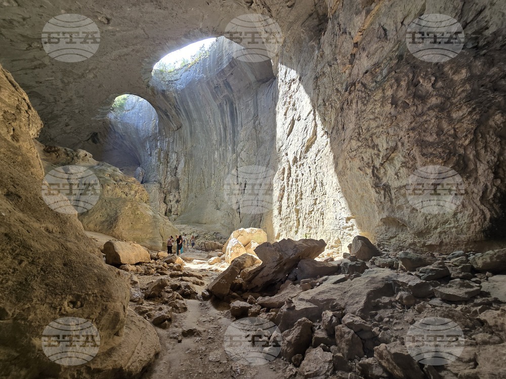 Село Карлуково - забележителности - Пещерен дом