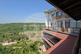 Село Карлуково - забележителности - Пещерен дом
