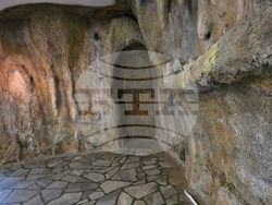 Село Карлуково - забележителности - Пещерен дом