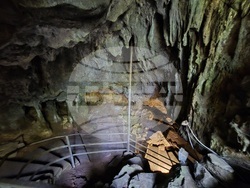 Село Карлуково - забележителности - Пещерен дом