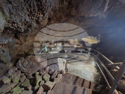 Село Карлуково - забележителности - Пещерен дом