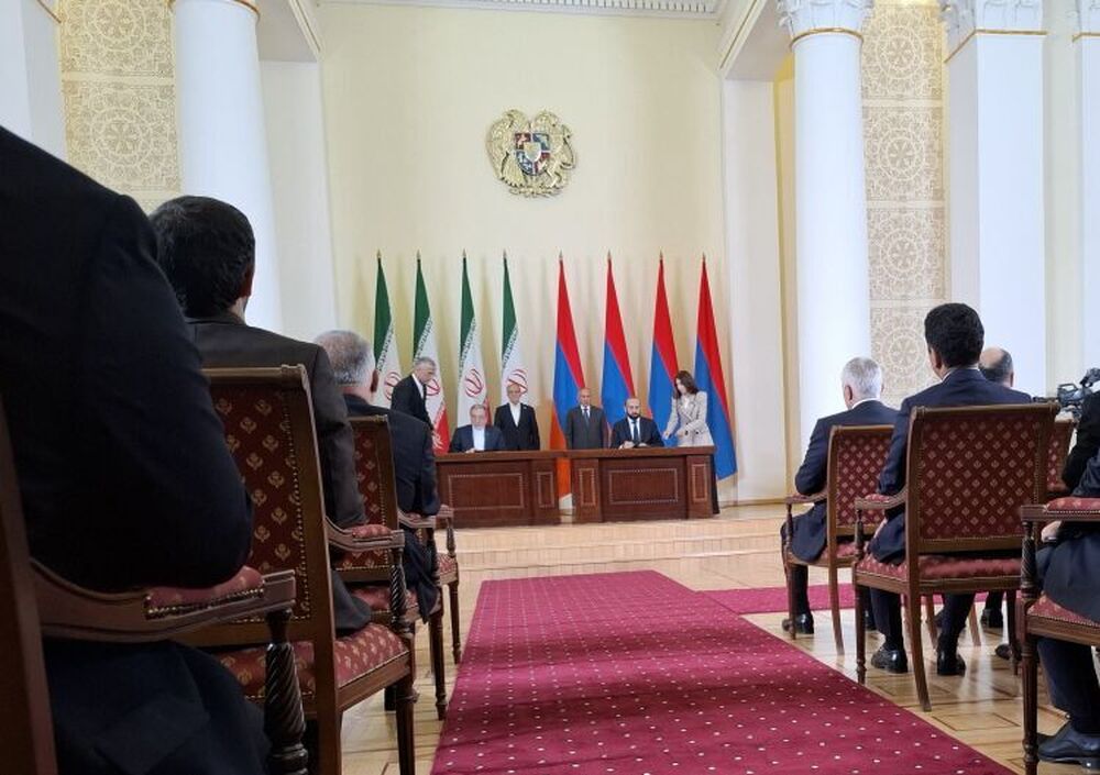 ИРНА: Иран и Армения подписаха ключови споразумения за сътрудничество