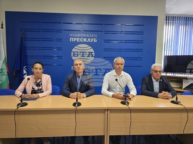 Не живея в Плевен, съжалявам хората, които живеят тук, каза председателят на ПП "Възраждане" Костадин Костадинов