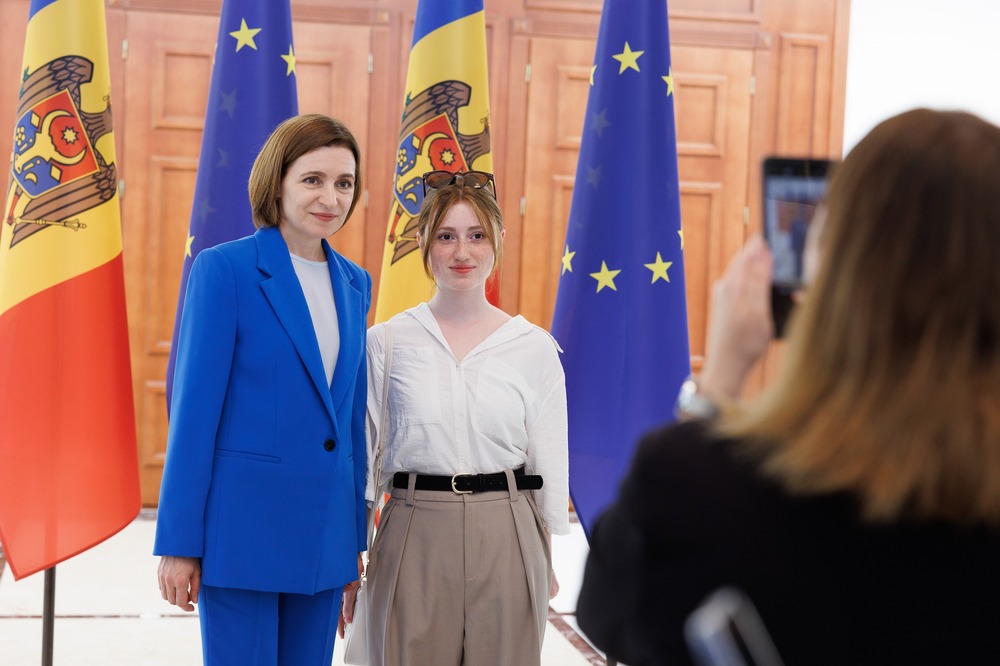 Ученици от Тараклийския район се срещнаха с президента на Молдова Мая Санду