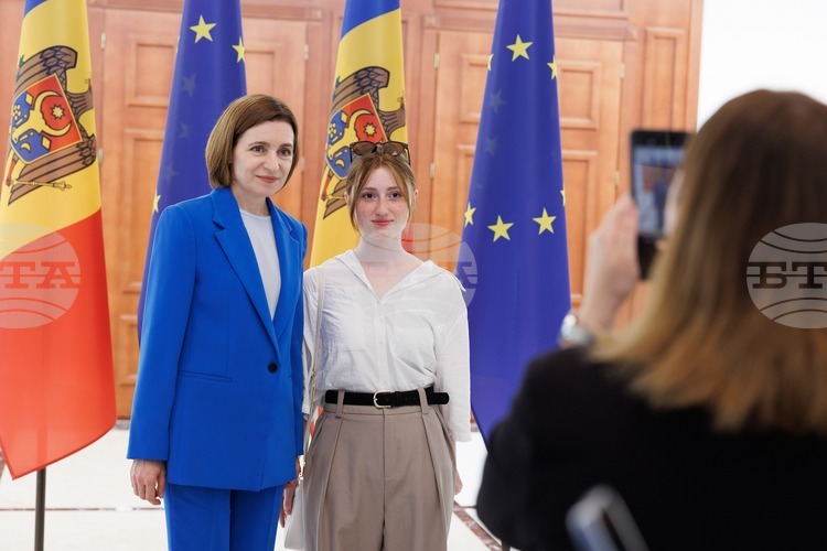 Students from Taraclia and Gagauzia Meet Moldovan President