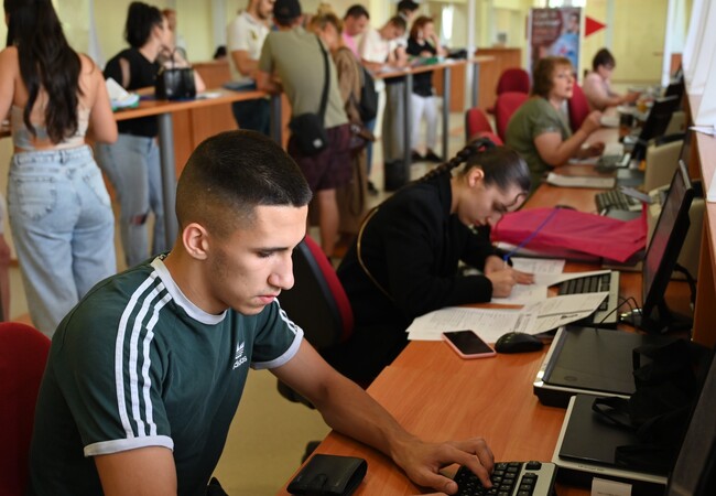 УНСС определи размера на таксите за обучение срещу заплащане: 800 лв. се добавят към семестриалната такса в направление „Икономика“, за останалите направления – до 300 лв