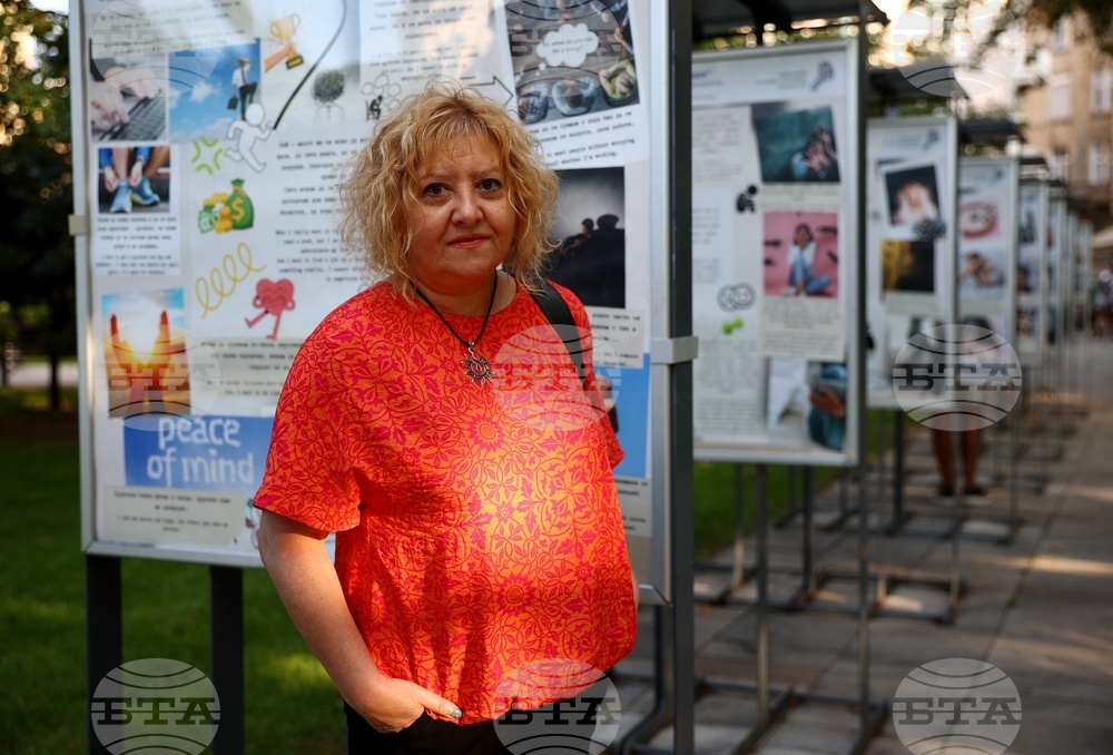  Същинската цел на изложбата „Заповядай в моя свят!“ е да представи човека с психичния проблем и неговите мечти, каза за БТА Албена Дробачка