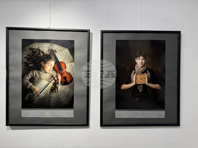 В Казанлък представиха премиерно пътуващата селекция "Избрано" от 12-ия Международен фото салон Пловдив 2025