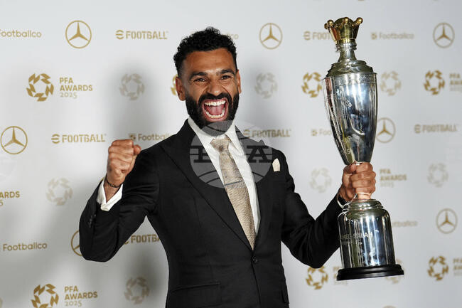 Мохамед Салах печели наградата на Футболната асоциация на Англия за играч на годината за безпрецедентен трети път