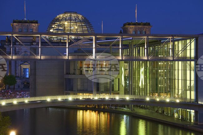 Делът на източногерманците на ръководни позиции се увеличава, но остава под представителството в населението