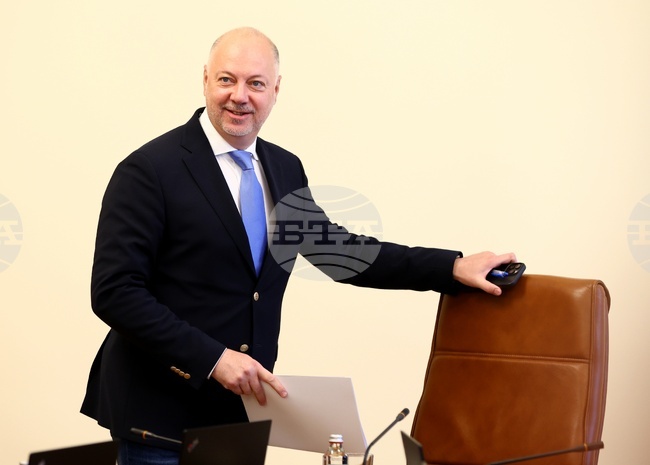 Плевен ще преразгледа предложенията си по инвестиционната програма и ще ги насочи към изграждането на ВиК инфраструктура, каза премиерът