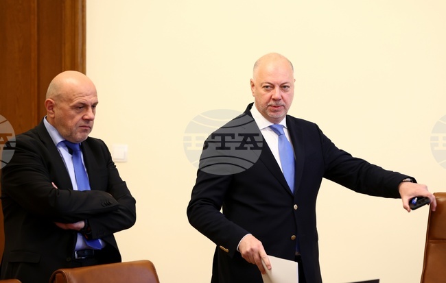 PM Instructs Ministers, Agencies to Draft New Regulations after Deadly Parasailing Incident