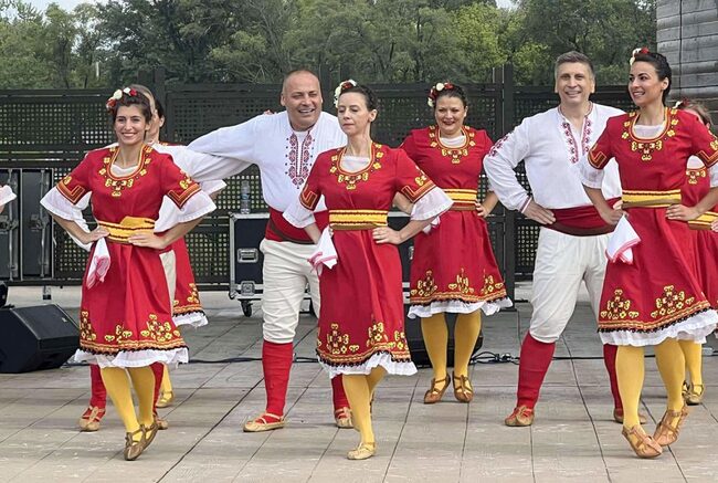Танцов състав „Българика“ представи българските народни танци на фестивал в Чикаго