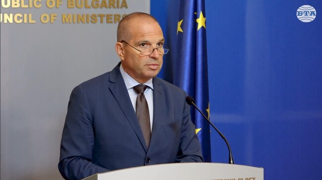 Целта на правителството е да превърне железопътния транспорт в гръбнак на обществения транспорт в страната, каза министър Гроздан Караджов