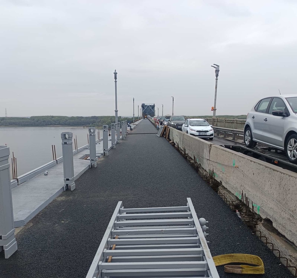 АПИ: Монтирани са реставрираните осветителни стълбове и част от парапета на Дунав мост при Русе