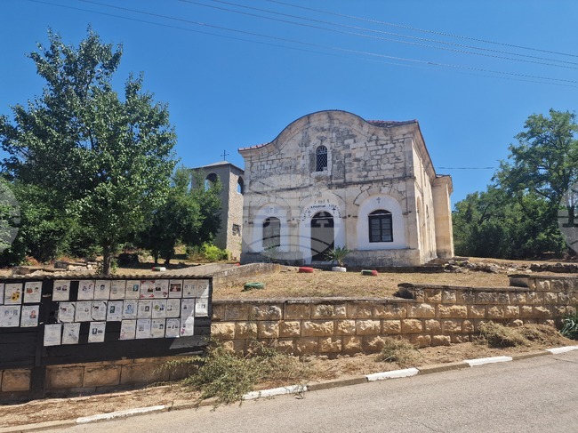 Родолюбци обновиха осветлението на 162-годишния храм в кубратското село Каменово