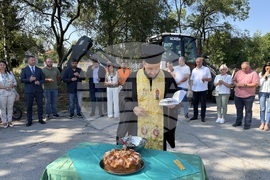 Село Горни Окол - ремонт - път - първа копка