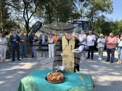 Село Горни Окол - ремонт - път - първа копка