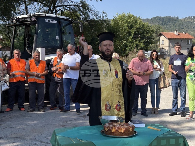 Започна ремонт на пътя за самоковските села Горни Окол и Долни Окол