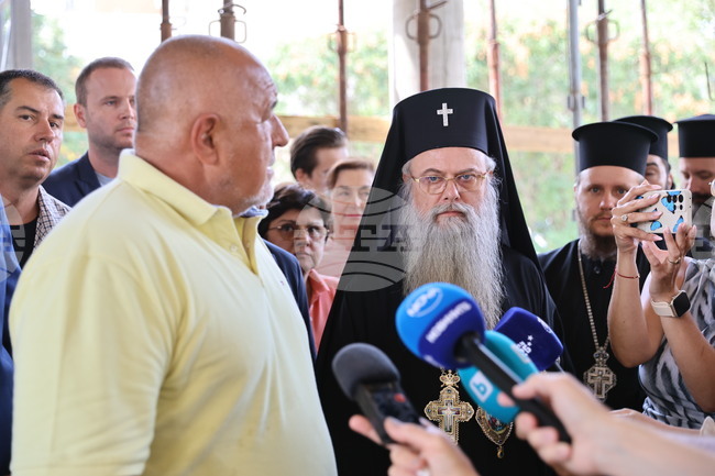 Пловдивският митрополит Николай показа на Бойко Борисов строящия се православен храм в район „Тракия"