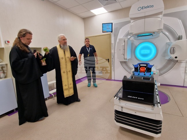 По 20 пациенти на ден минават през лъчетерапевтичния сектор в Хасково, снабден с високотехнологична апаратура от ново поколение