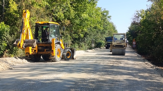 Напредва рехабилитацията на пътя за Държавното предприятие „Кабиюк“