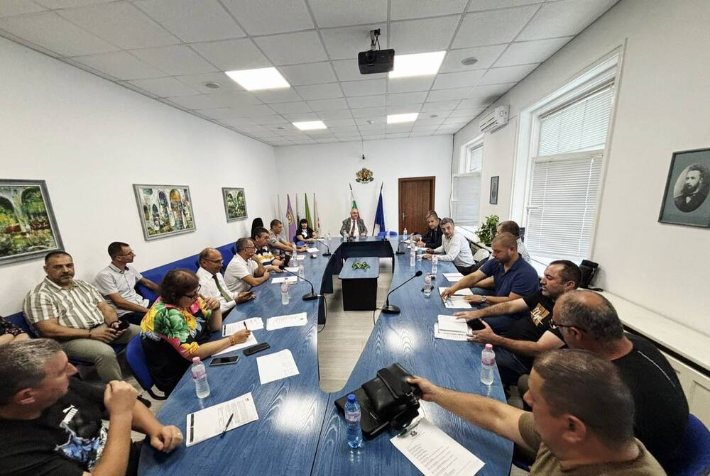 Завършено е маркирането на опасни дървета извън сервитута на електропроводите в четири от петте общини на област Търговище