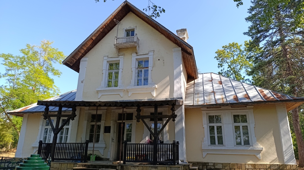 Община Шумен: Доставен е бюст-паметникът на княз Александър I Български (Батенберг)