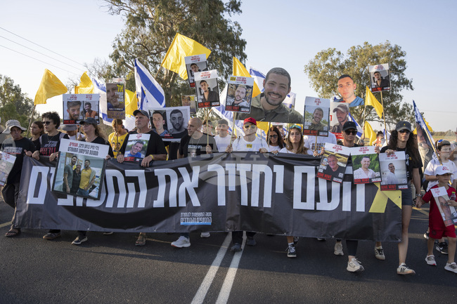 Роднини казаха, че военният натиск на Израел застрашава заложниците в Газа