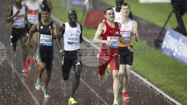 Американецът Джош Хоуи постави нов световен рекорд в бягането на 800 метра в зала