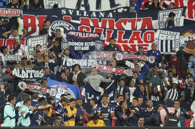 Най-малко един човек загина, а около 60 души бяха ранени на стадион в Перу преди футболното дерби Университарио - Алианса (Лима)