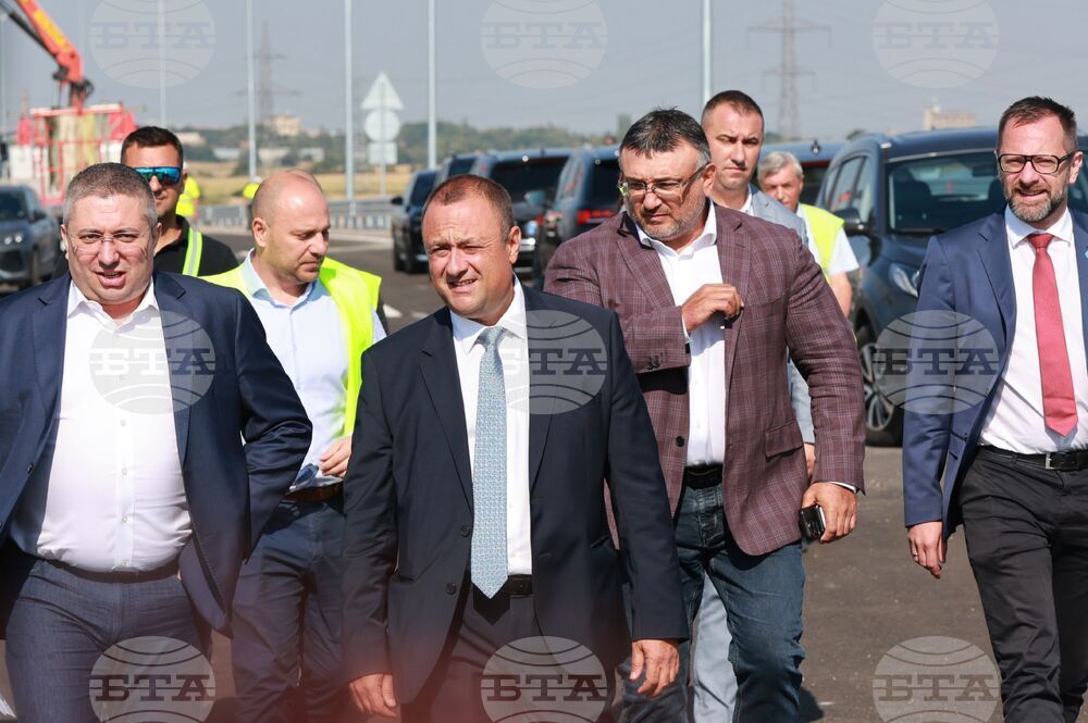 Автомагистрала "Европа" ще бъде пусната в експлоатация до средата на септември, съобщи министър Иван Иванов