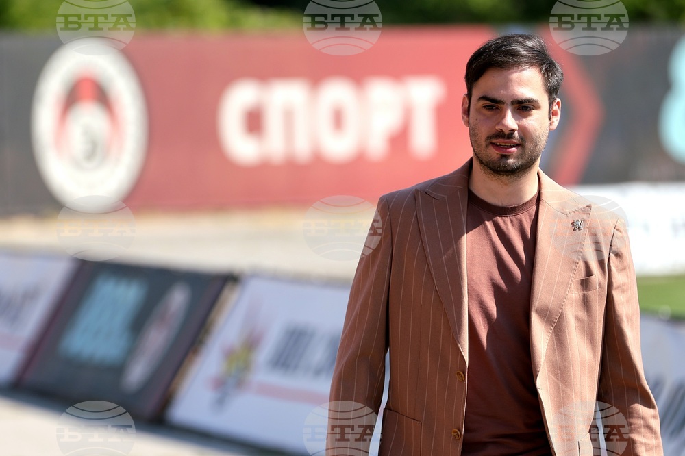 Лекоатлетическата писта на стадион „Локомотив“ ще бъде обновена, съобщи областният управител на София Стефан Арсов 