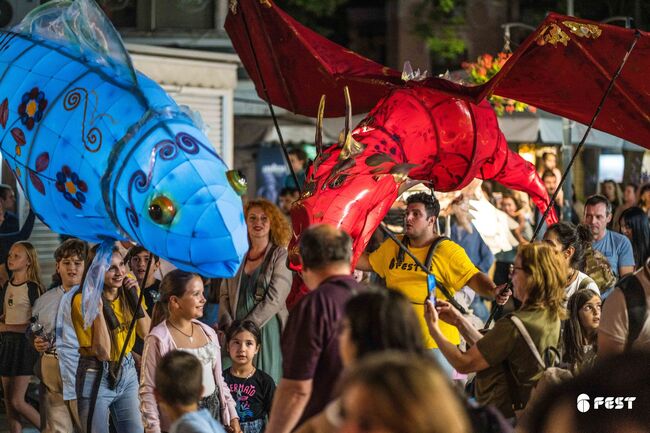 6Fest Continues in Sofia with Carnival Parades, Puppet Theatre
