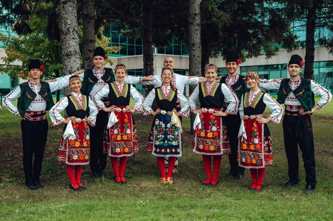 Българският танцов ансамбъл „Зорница“ от Монреал, Канада, приема нови танцьори