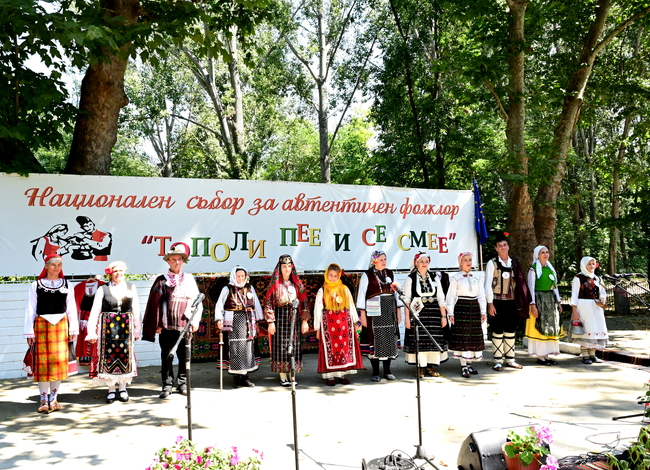 Община Варна: Близо 700 участници ще се включат в Националния събор за автентичен фолклор „Тополи пее и се сме“ 2025