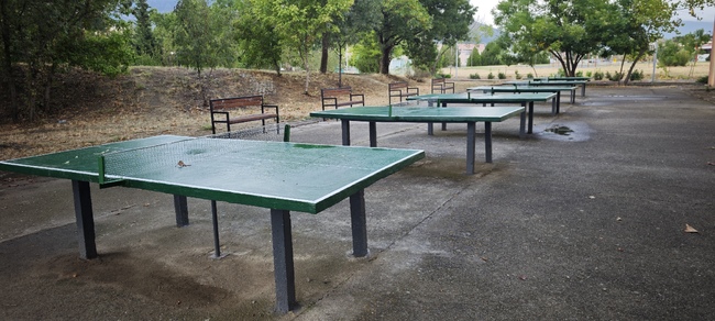 Община Сливен: Масите за тенис до спортна зала „Младост“ вече са с нов облик