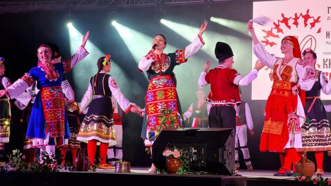 Габриела Иванова от Българско училище „Райна Княгиня“ в Дъблин ще пее на Международния фестивал на фолклорната носия в Жеравна