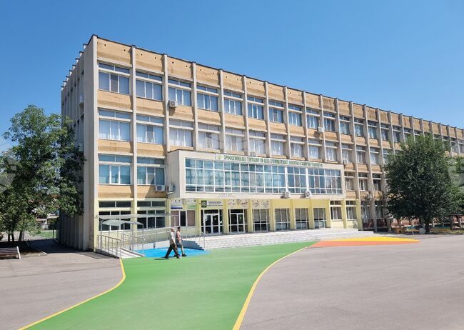 Професионалната гимназия по лека промишленост в Ямбол изгражда нов физкултурен салон с финансиране от МОН