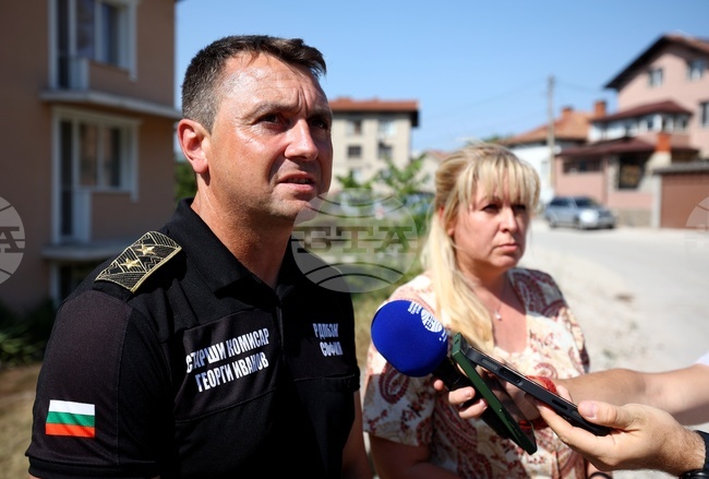 Пожарът в Сливница е локализиран, скоро ще бъде напълно изгасен, каза старши комисар Георги Иванов