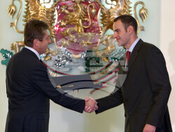 Държавният глава връчи на Стойчев кортик с подписа на президента