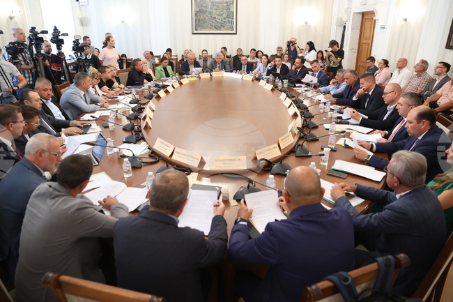 Представители на браншови организации и кметове коментираха проблема с водоснабдяването на заседание на Комисията по околната среда и водите