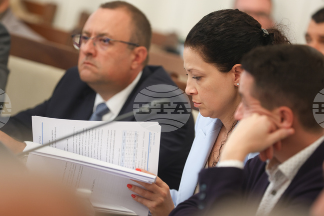 До няколко дни ще има резултат от краткосрочните мерки за решаване на водната криза в Плевен, каза министър Иван Иванов